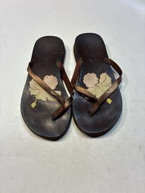 Roxy Brown Leather Flip Flop Sandals with Floral Print